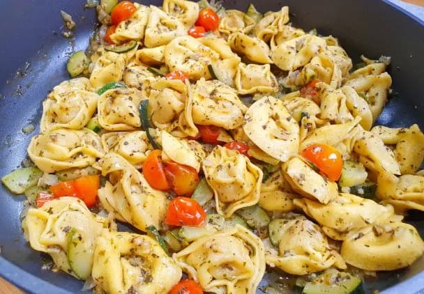 Z czym podać tortellini na obiad? Odkryj pyszne propozycje! Z czym podać tortellini na obiad? Odkryj pyszne propozycje!