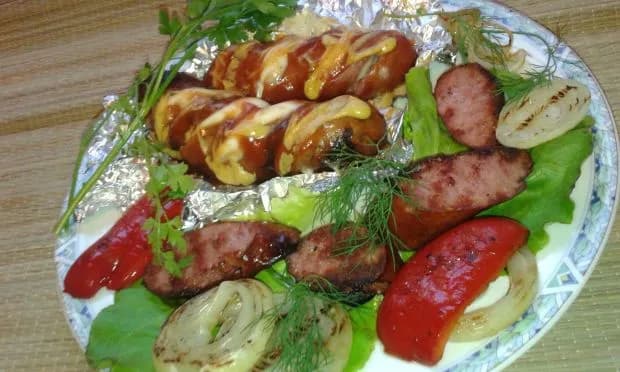 Kiełbasa z serem na grilla - proste przepisy na idealne grillowanie Kiełbasa z serem na grilla - proste przepisy na idealne grillowanie