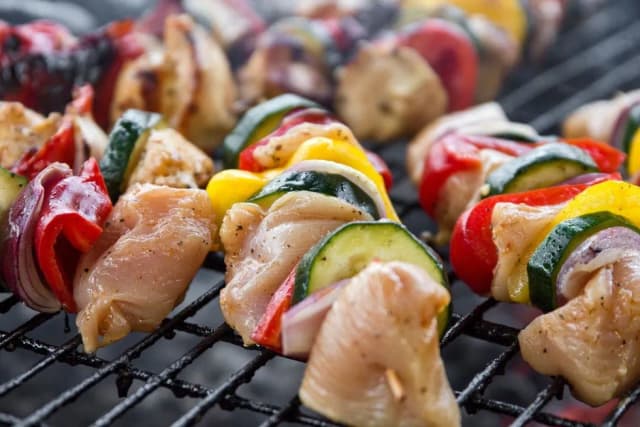 Najlepsze przepisy na szaszłyki grill – unikaj najczęstszych błędów Najlepsze przepisy na szaszłyki grill – unikaj najczęstszych błędów