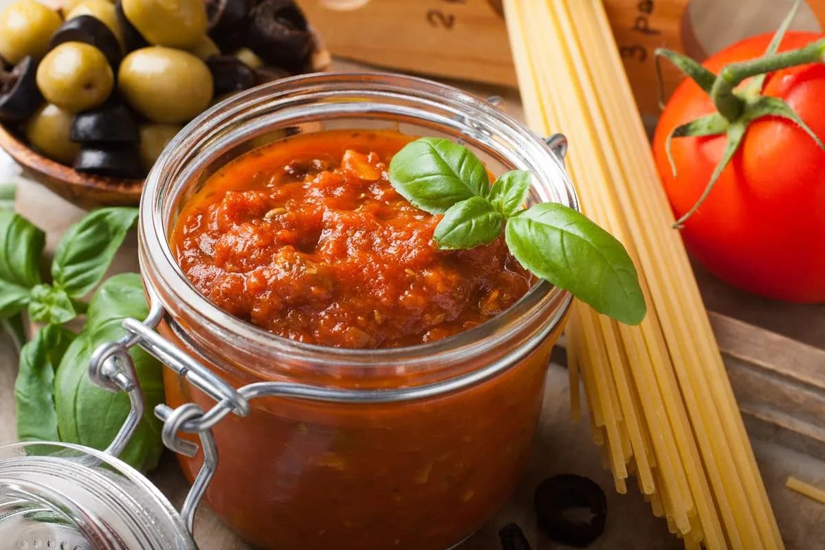 Jak samodzielnie zrobić sos do spaghetti, który zachwyci smakiem Jak samodzielnie zrobić sos do spaghetti, który zachwyci smakiem