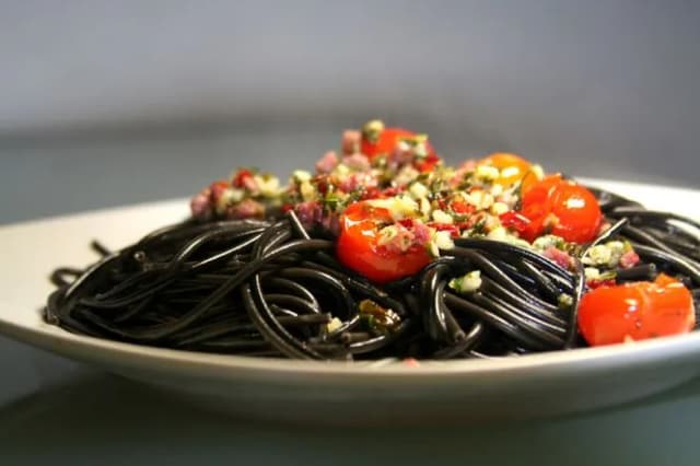Czarne spaghetti przepisy: 10 wyjątkowych sposobów na smaczne dania Czarne spaghetti przepisy: 10 wyjątkowych sposobów na smaczne dania