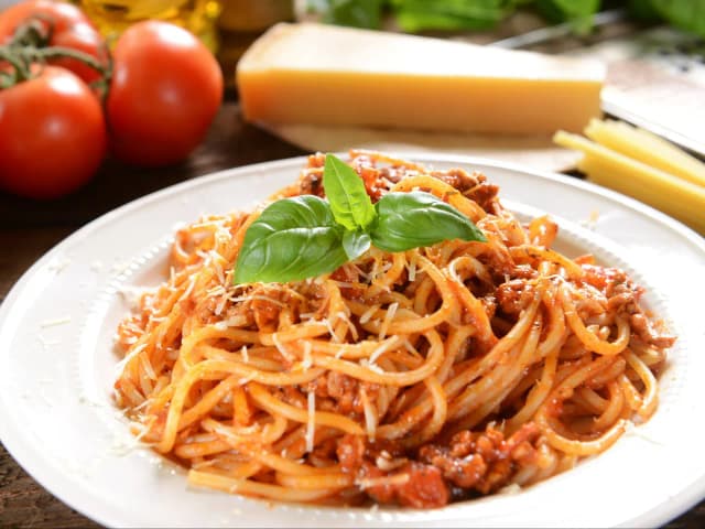 Jak podawać spaghetti, aby zachwycić gości i uniknąć faux pas Jak podawać spaghetti, aby zachwycić gości i uniknąć faux pas