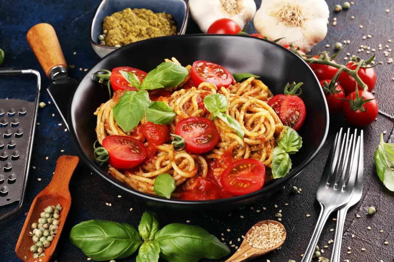 Ile kalorii ma makaron spaghetti? Zaskakujące różnice między rodzajami Ile kalorii ma makaron spaghetti? Zaskakujące różnice między rodzajami