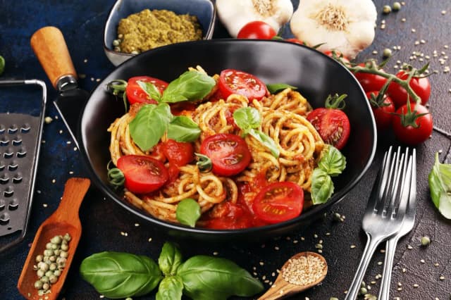 Ile kalorii ma makaron spaghetti? Zaskakujące różnice między rodzajami Ile kalorii ma makaron spaghetti? Zaskakujące różnice między rodzajami